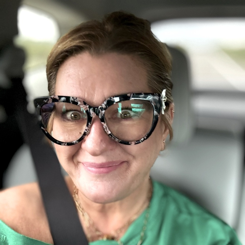 Hello! My name is Amy. I’m an empty nester🤣🤩